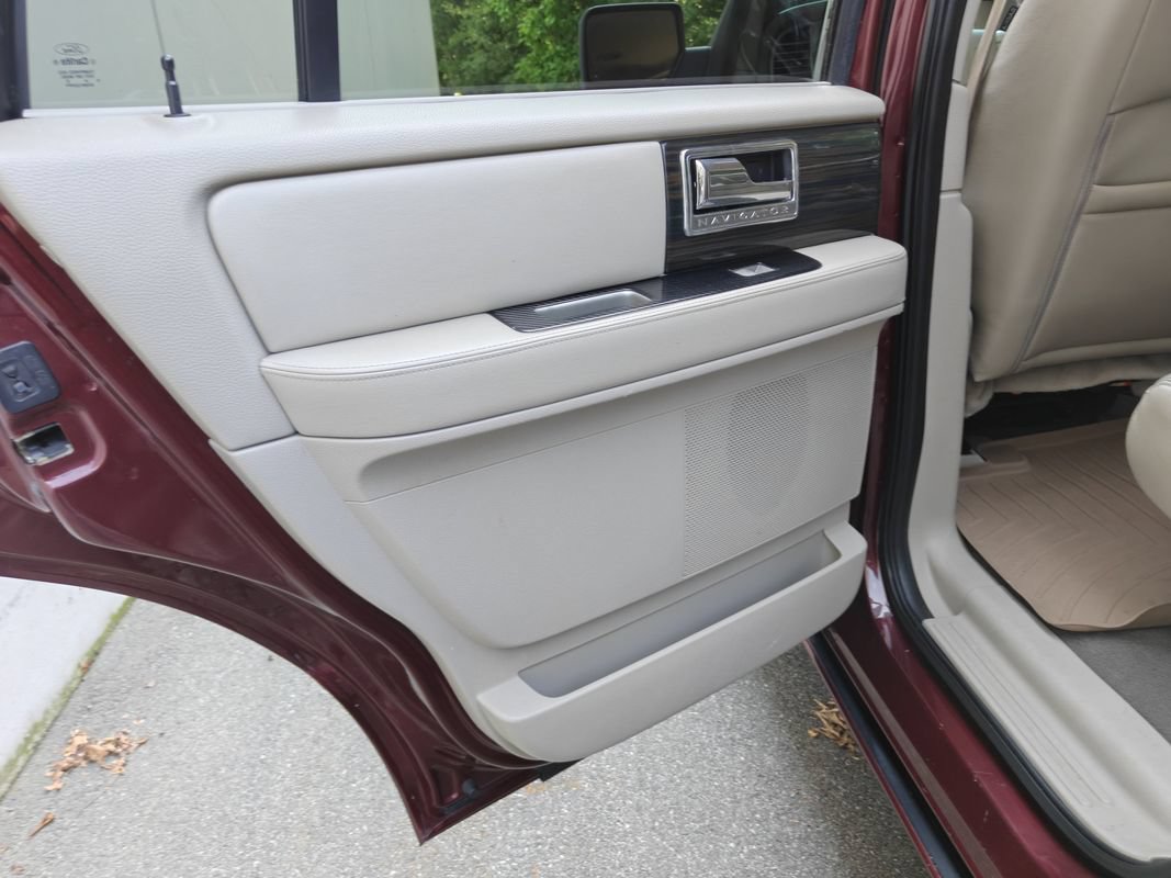 Used 2010 Lincoln Navigator 4WD image 20