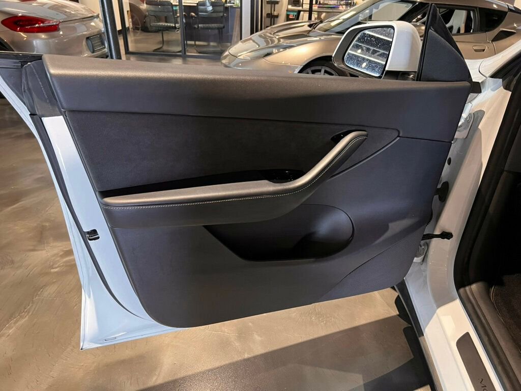 Used 2020 Tesla Model Y Performance image 13