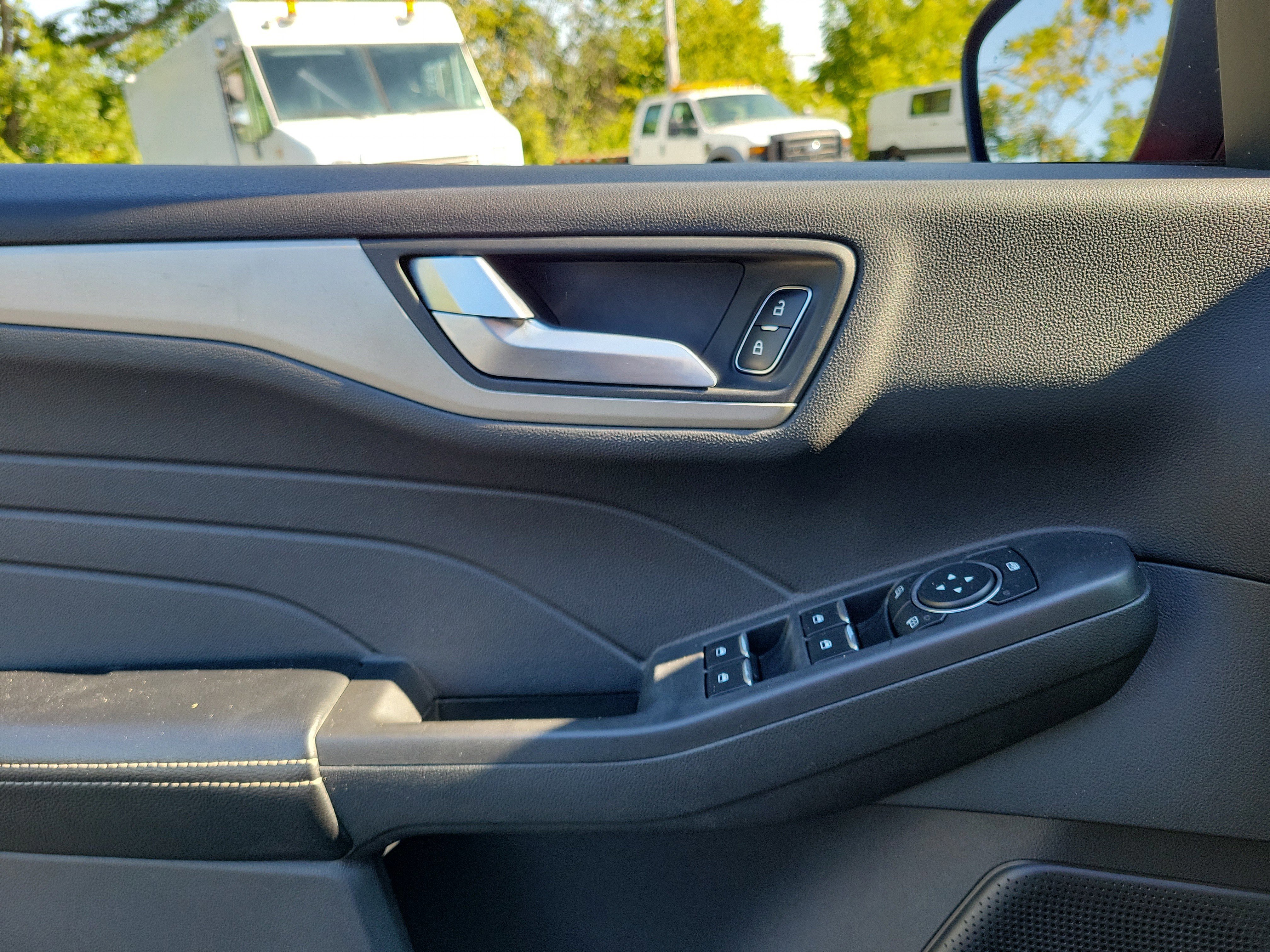 Used 2021 Ford Escape SE image 17