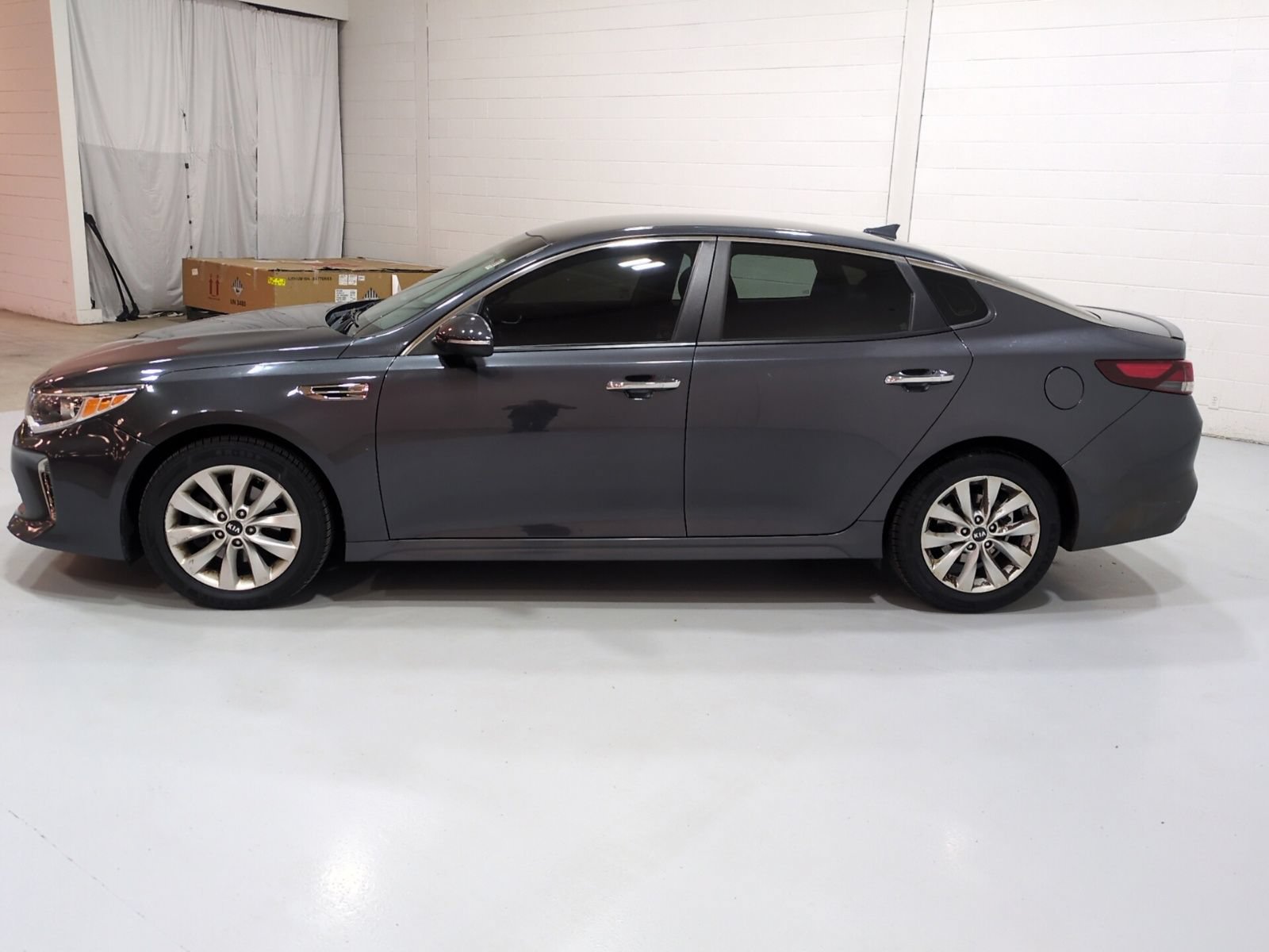 Used 2018 Kia Optima S FWD image 6