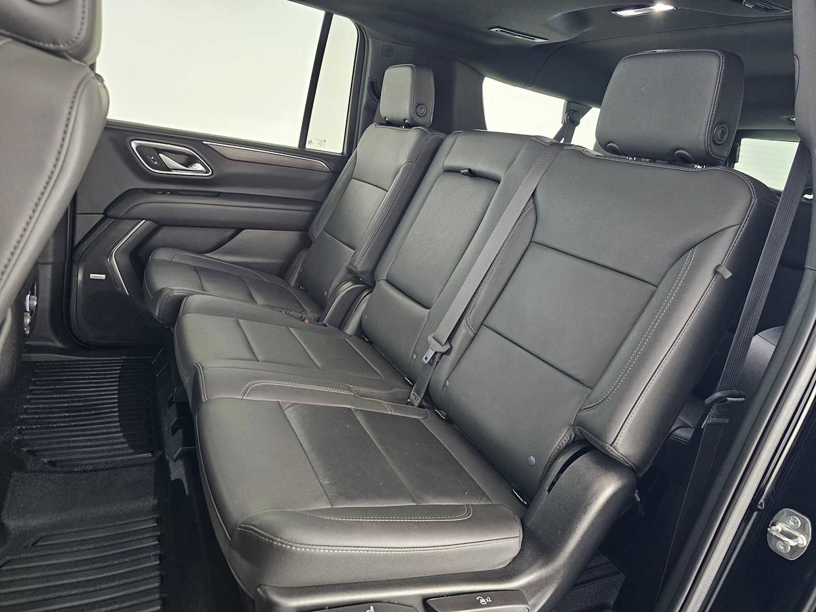 Used 2024 Chevrolet Suburban Z71 w/ Luxury Package AWD/4WD image 18
