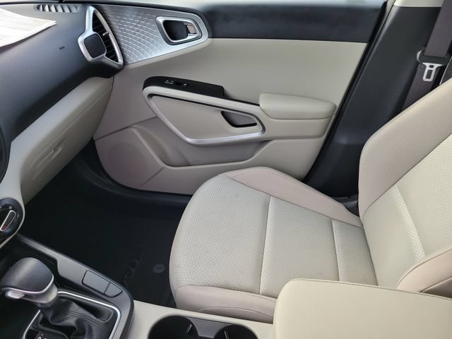 Used 2025 Kia Soul LX FWD image 37