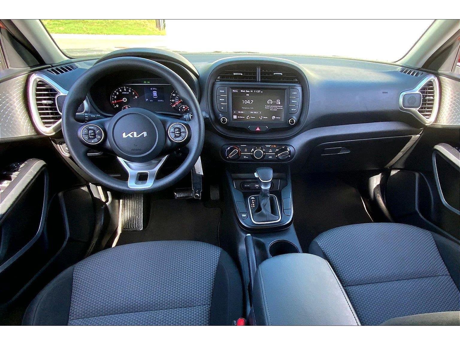 Used 2022 Kia Soul LX FWD image 13