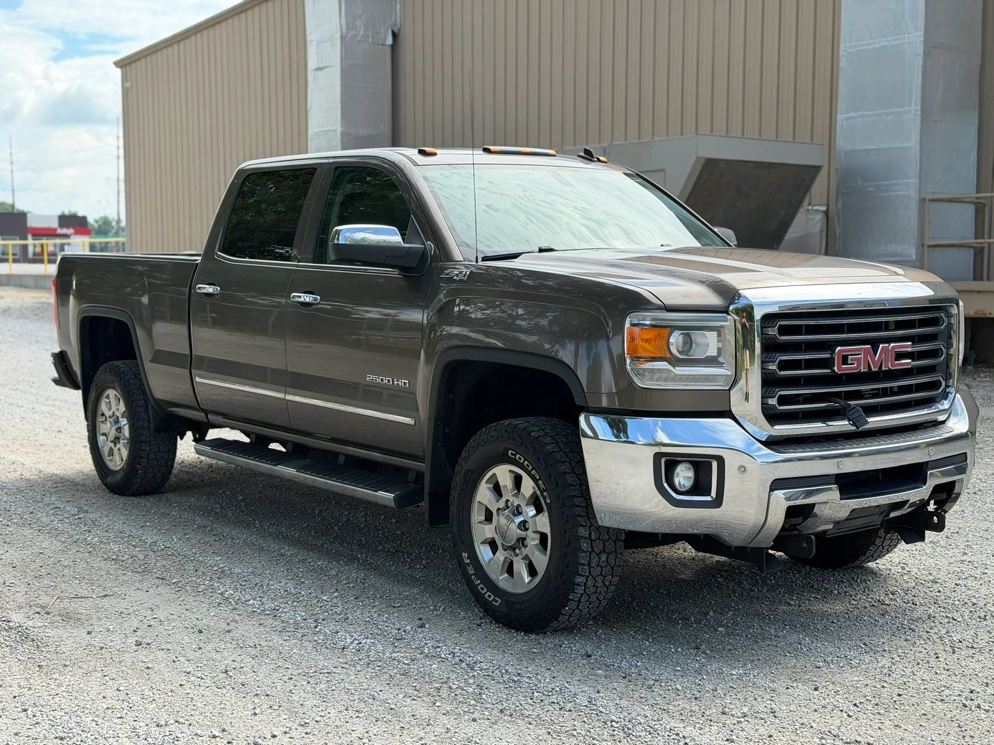 Used 2015 GMC Sierra 2500 SLT w/ SLT Preferred Package AWD/4WD image 3