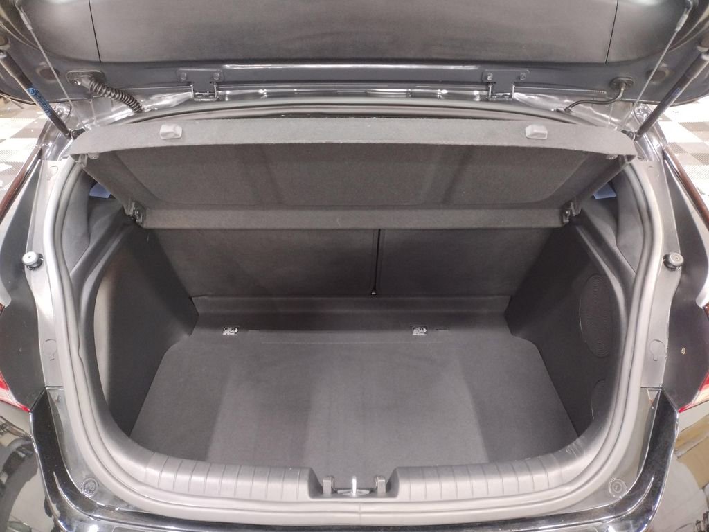 Certified 2022 Hyundai Veloster N Base image 16