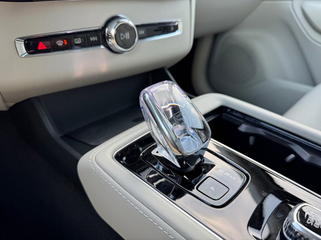 New 2026 Volvo XC90 T8 Ultra w/ Protection Package Premier image 16