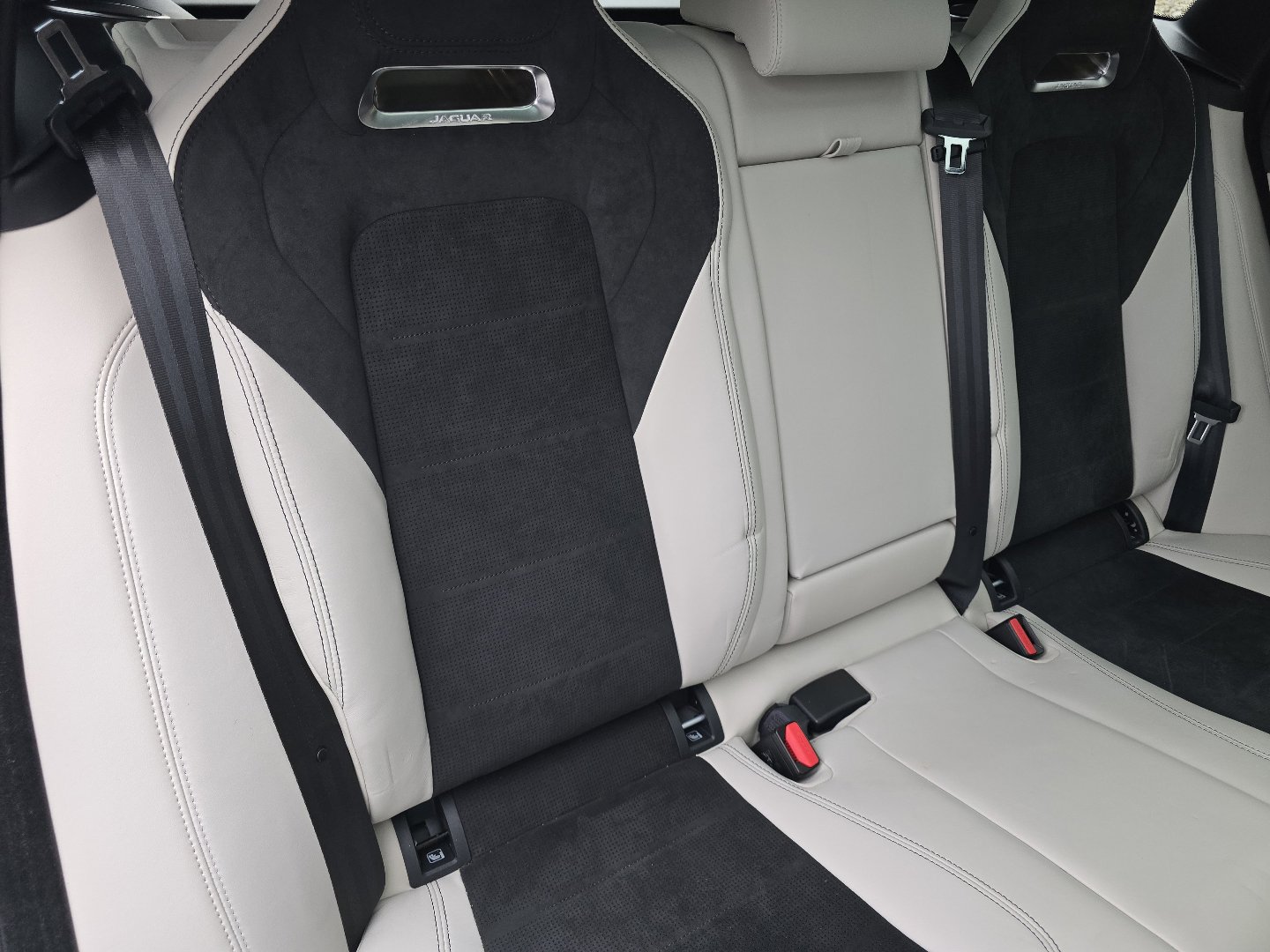 Used 2023 Jaguar F-PACE SVR image 34