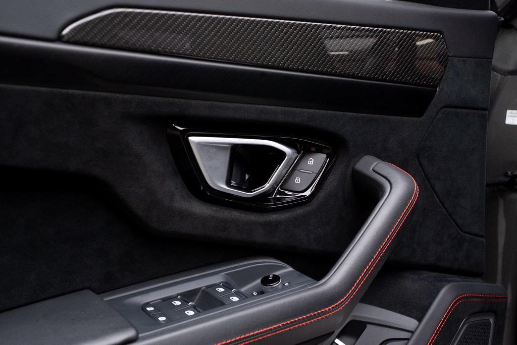 Used 2023 Lamborghini Urus Performante AWD/4WD image 35