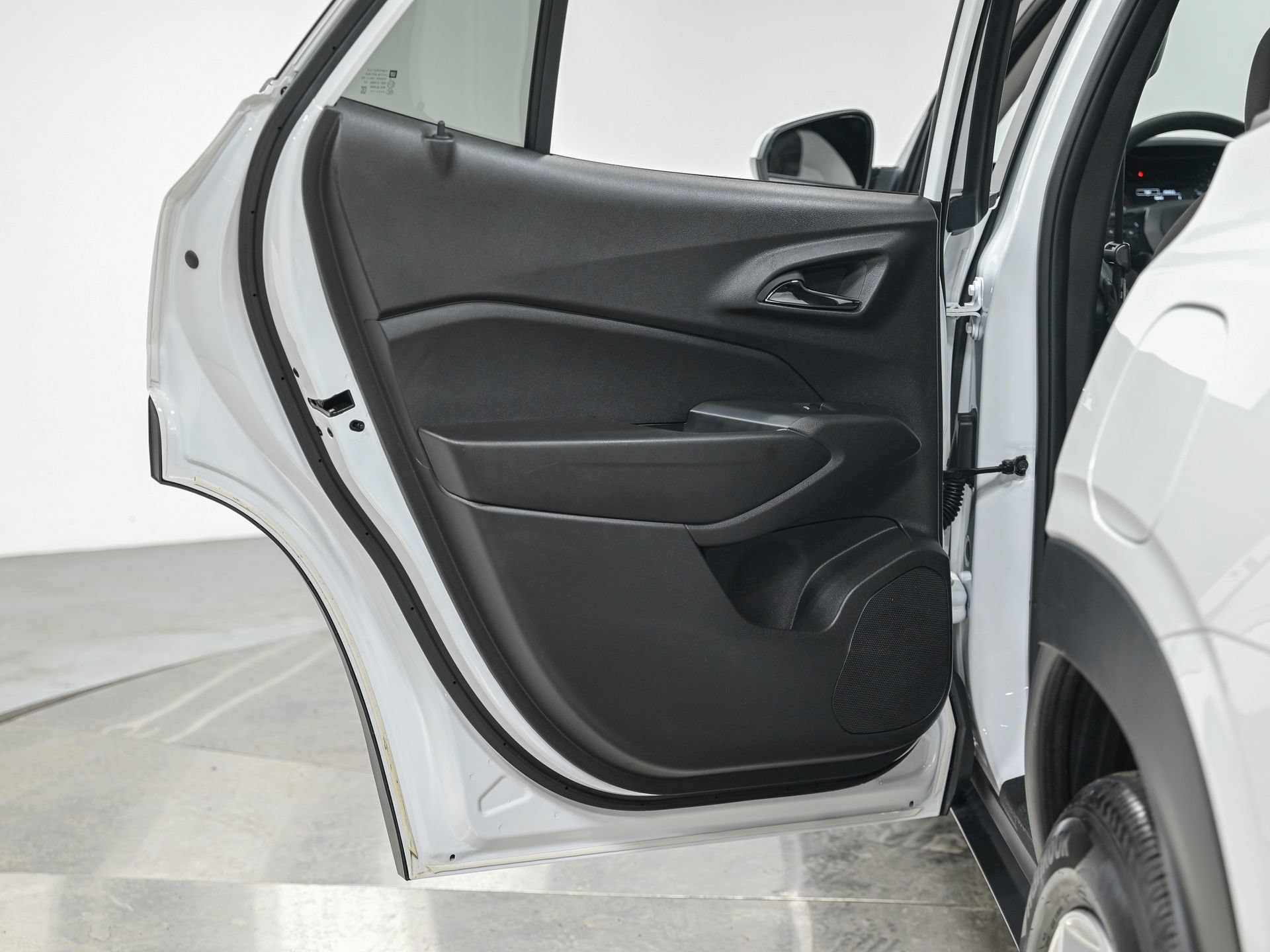 Used 2026 Chevrolet Trax LS w/ LS Convenience Package FWD image 24