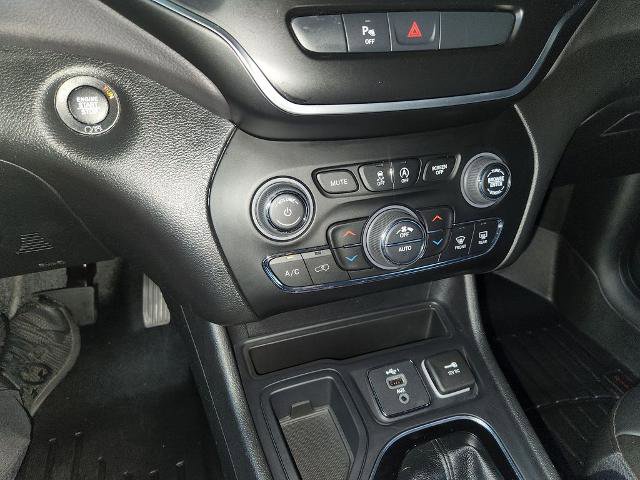 Used 2020 Jeep Cherokee Latitude Plus FWD image 20