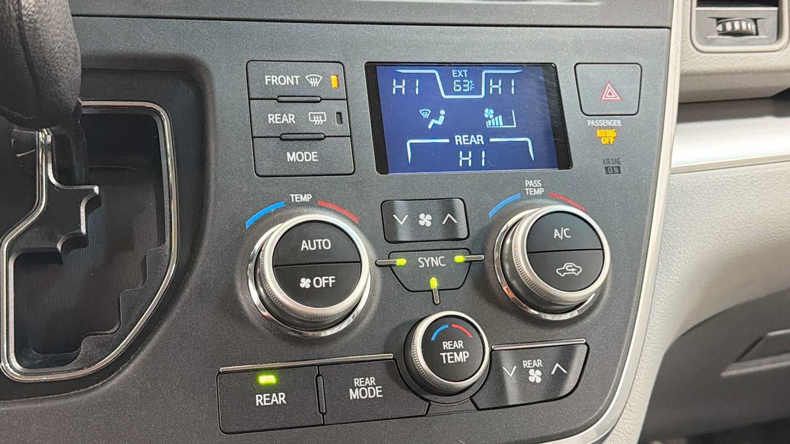 Used 2015 Toyota Sienna L FWD image 20