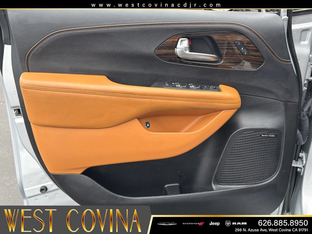 Used 2023 Chrysler Pacifica Pinnacle FWD image 20