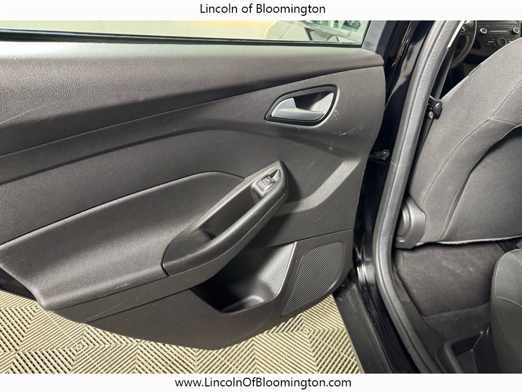 Used 2018 Ford Focus SE w/ Cold Weather Package image 41