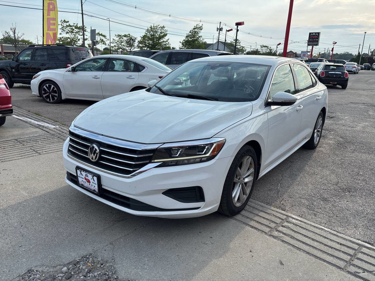 Used 2020 Volkswagen Passat 2.0T SE FWD image 2