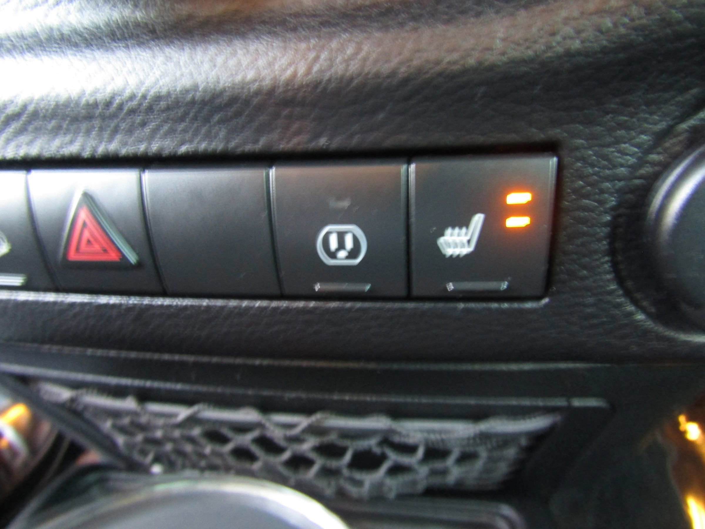 Used 2017 Jeep Wrangler Unlimited Sahara w/ Connectivity Group AWD/4WD image 35