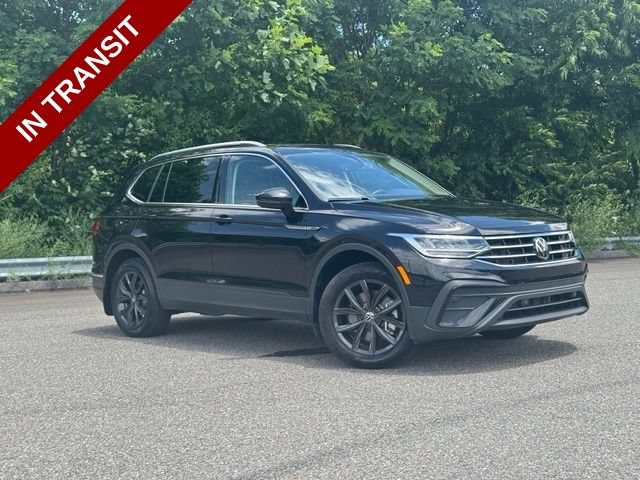 Used 2024 Volkswagen Tiguan SE AWD/4WD image 1