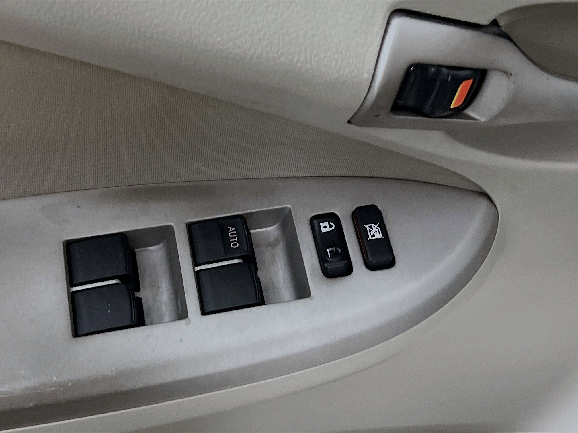 Used 2012 Toyota Corolla LE image 17