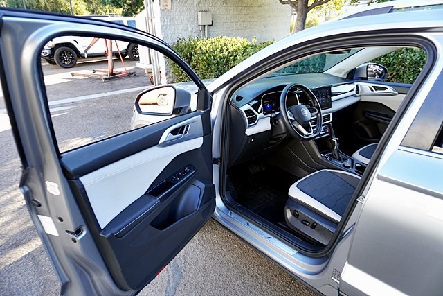 Used 2025 Volkswagen Taos SE AWD/4WD image 47