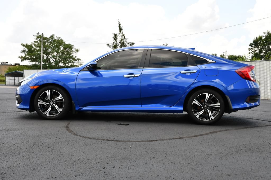 Used 2018 Honda Civic Touring image 4