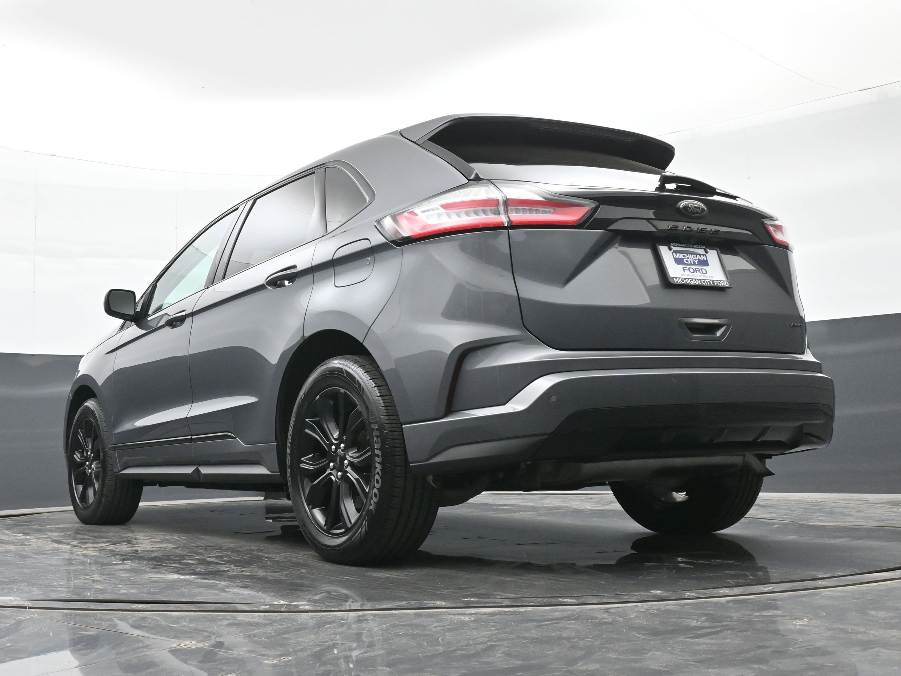 Used 2024 Ford Edge SE w/ Black Appearance Package image 36