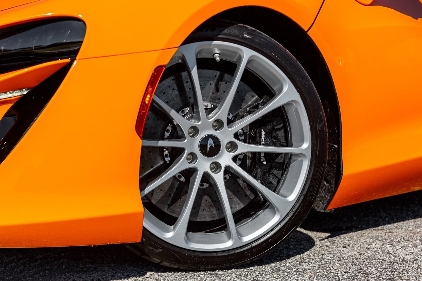 Used 2024 McLaren Artura RWD image 36