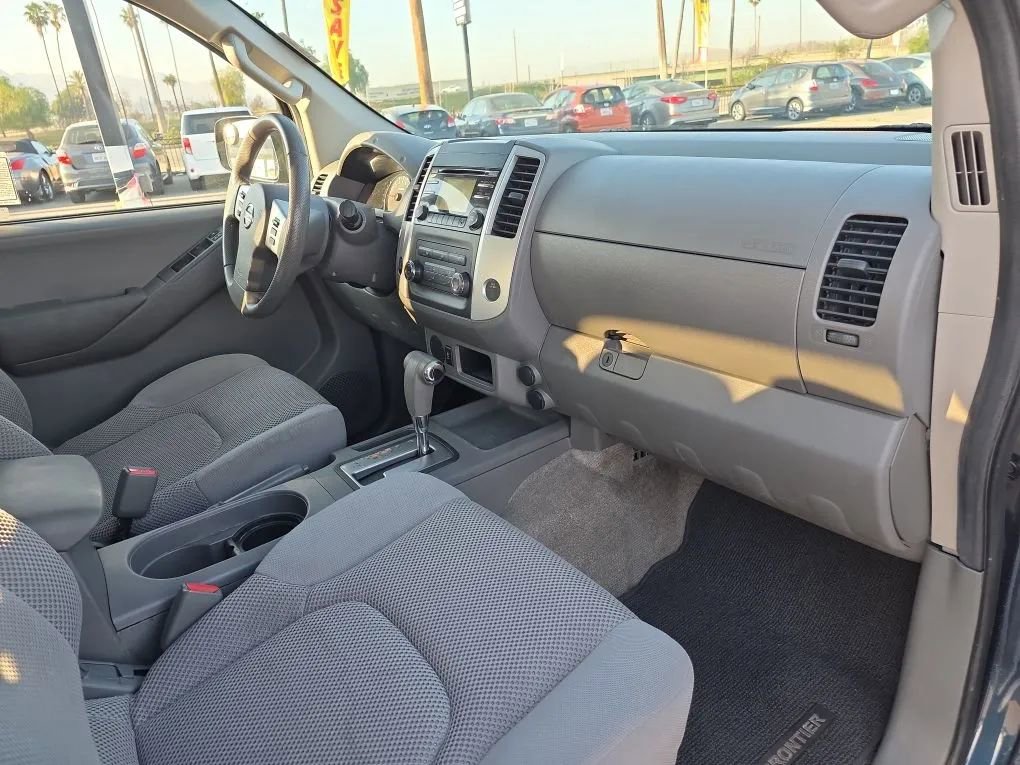 Used 2013 Nissan Frontier SV RWD image 26