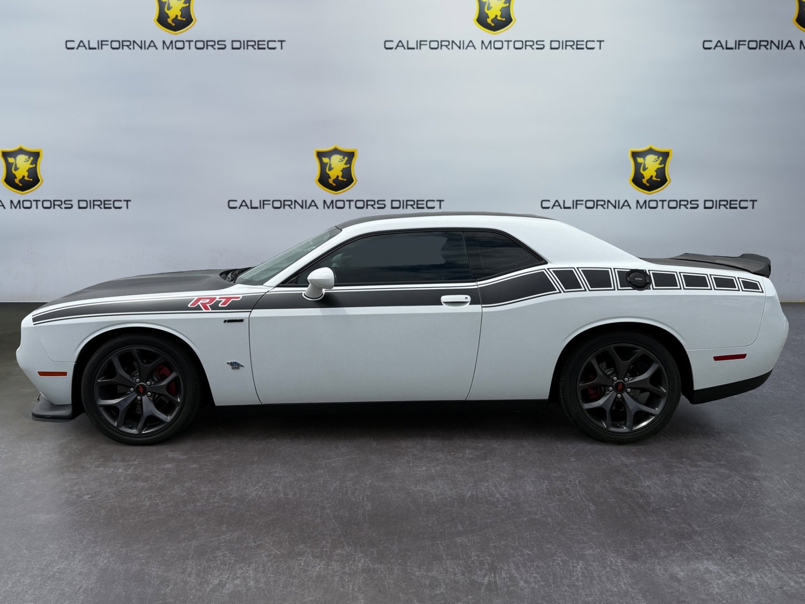 Used 2019 Dodge Challenger R/T image 2