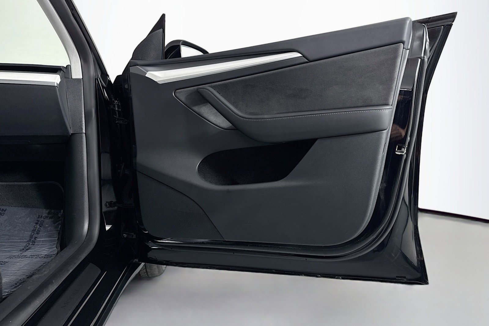 Used 2024 Tesla Model Y Long Range image 22