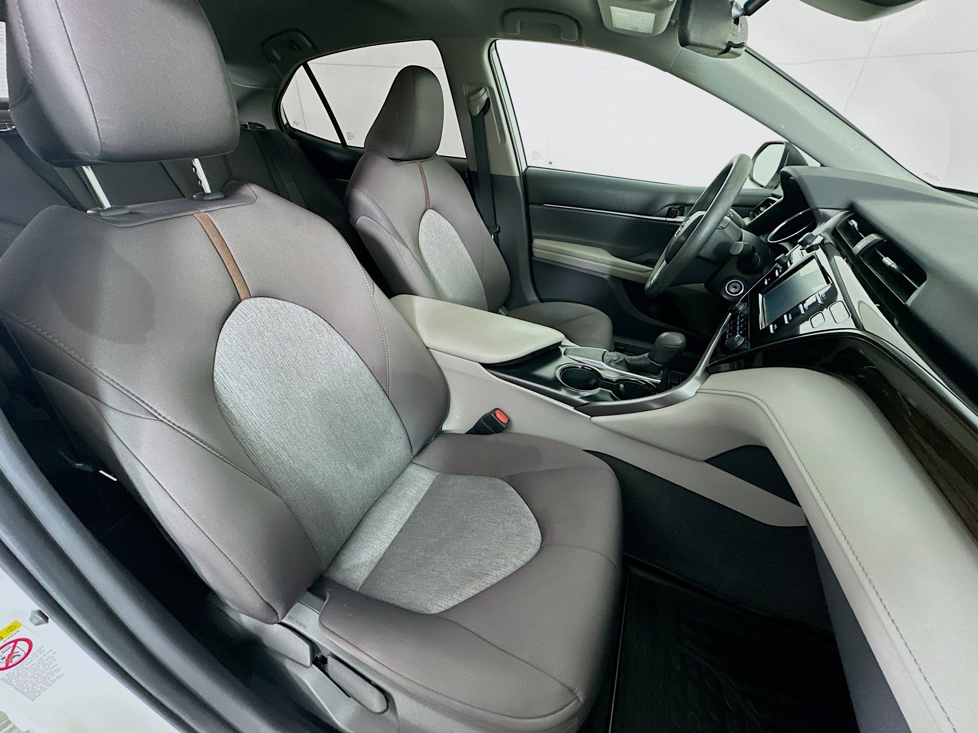 Used 2019 Toyota Camry LE image 28