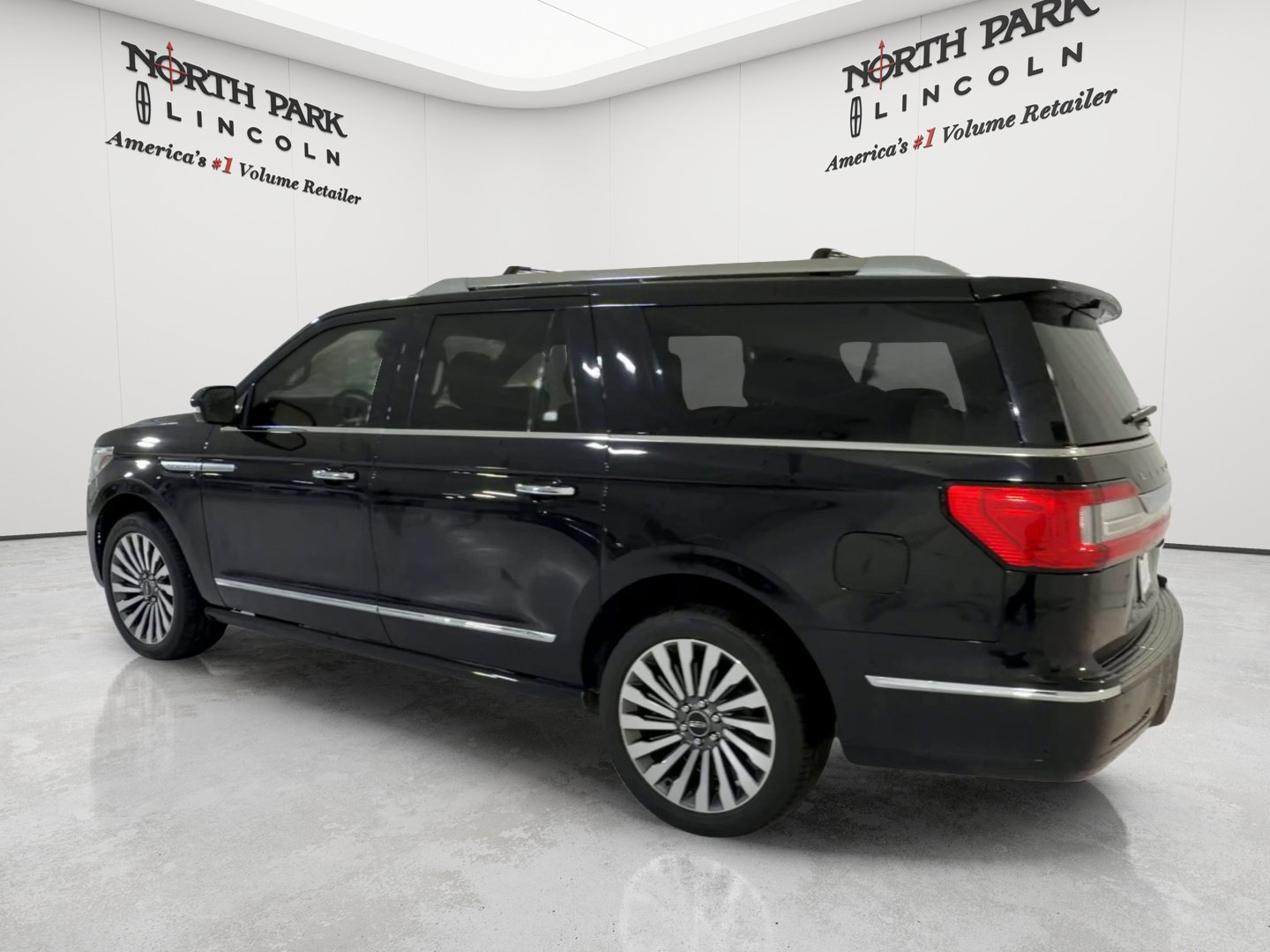 Used 2018 Lincoln Navigator L Reserve w/ Technology Package AWD/4WD image 7