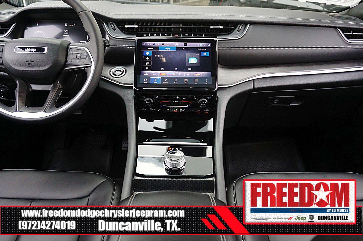 Certified 2025 Jeep Grand Cherokee Limited w/ Black Appearance Package RWD image 19