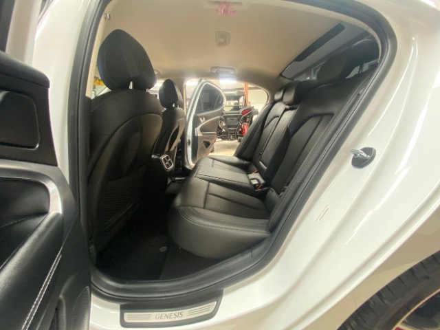 Used 2025 Genesis G70 2.5T RWD image 14