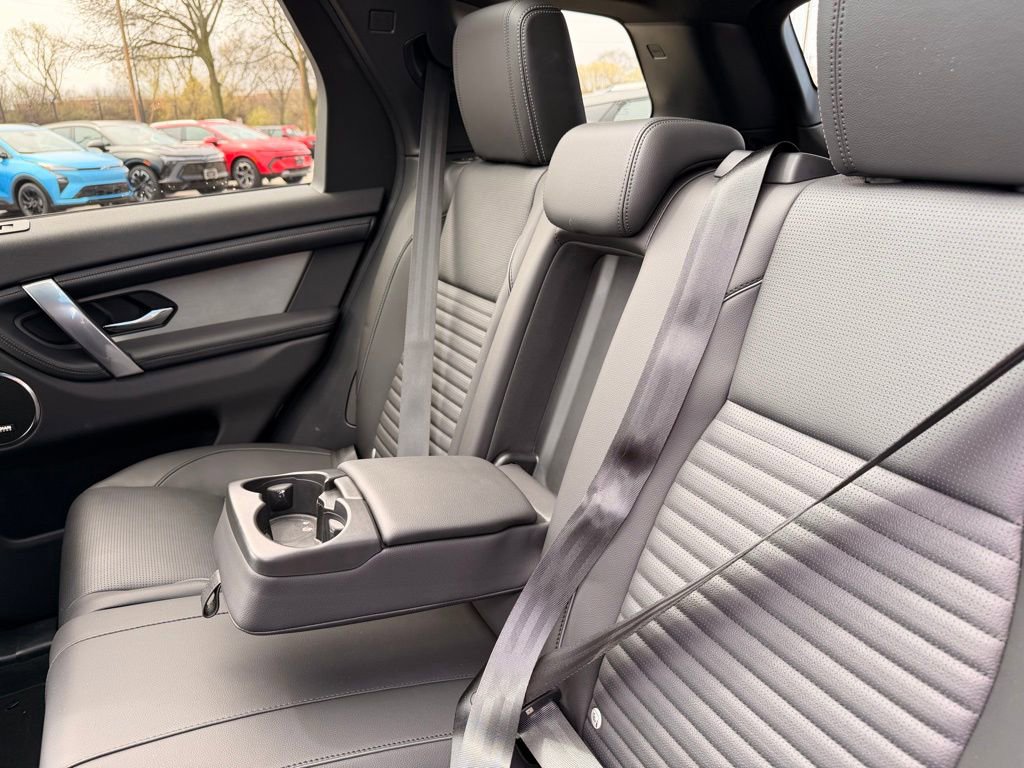 Used 2025 Land Rover Discovery Sport Dynamic SE image 21