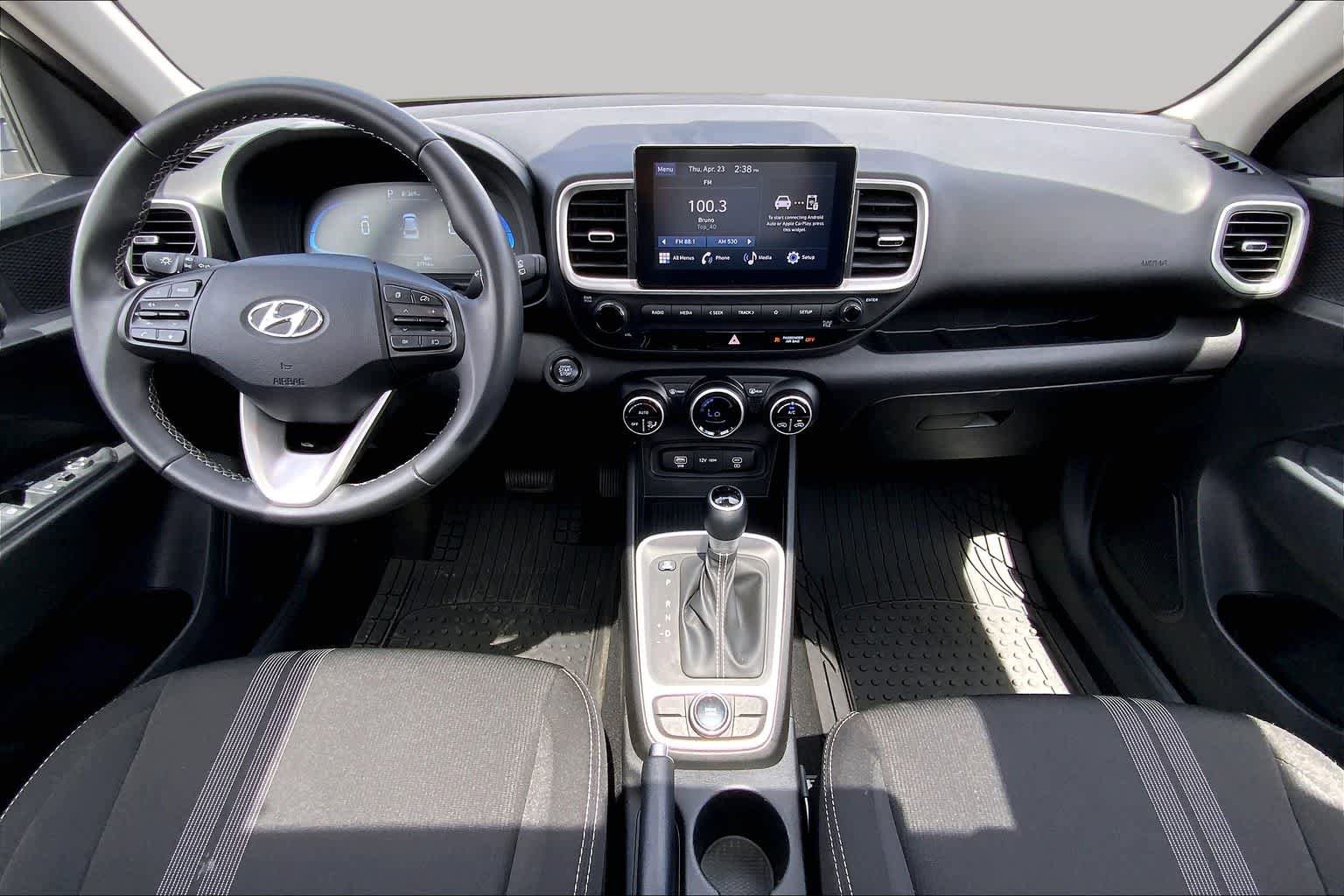 Used 2025 Hyundai Venue SEL FWD image 16