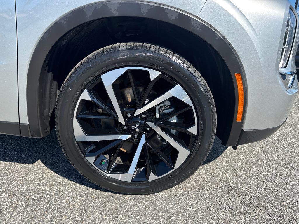 Used 2024 Mitsubishi Outlander SE image 12