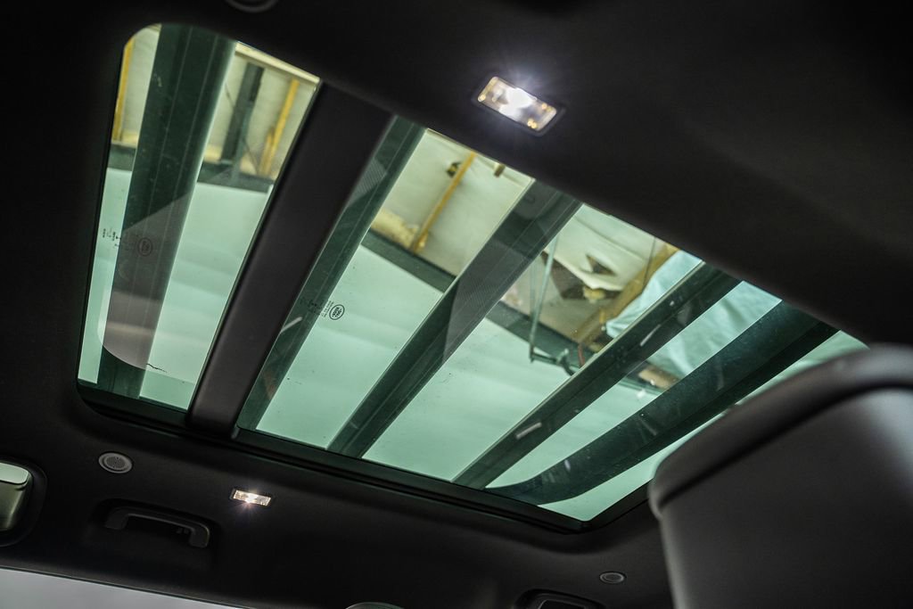 Used 2022 Land Rover Defender 110 X-Dynamic HSE AWD/4WD image 34