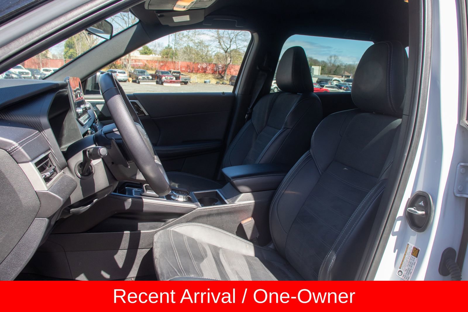 Used 2023 Mitsubishi Outlander SE image 13