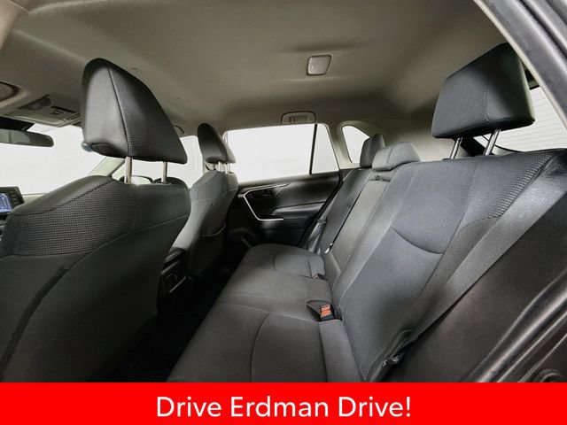 Used 2022 Toyota RAV4 LE FWD image 9