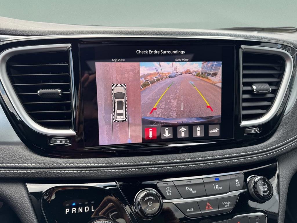 New 2026 Chrysler Pacifica Limited image 14