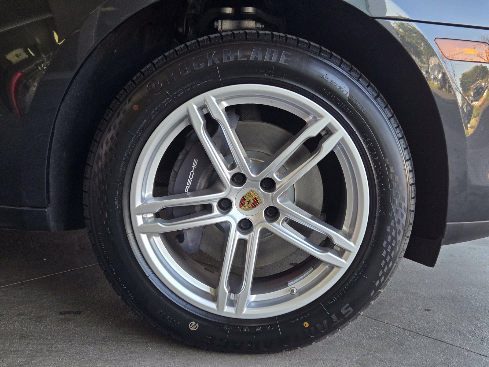 Used 2022 Porsche Macan AWD/4WD image 5