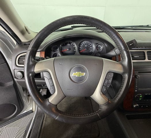Used 2014 Chevrolet Suburban LT RWD image 11