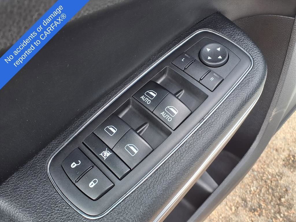 Used 2017 Chrysler 300 Touring w/ Value Package image 14