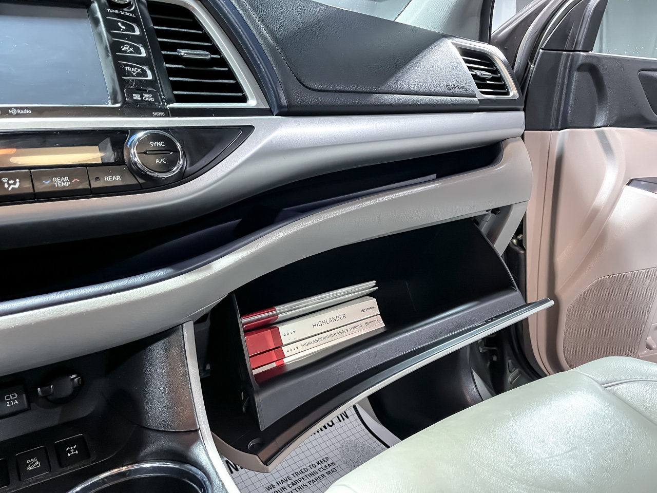 Used 2019 Toyota Highlander XLE image 29