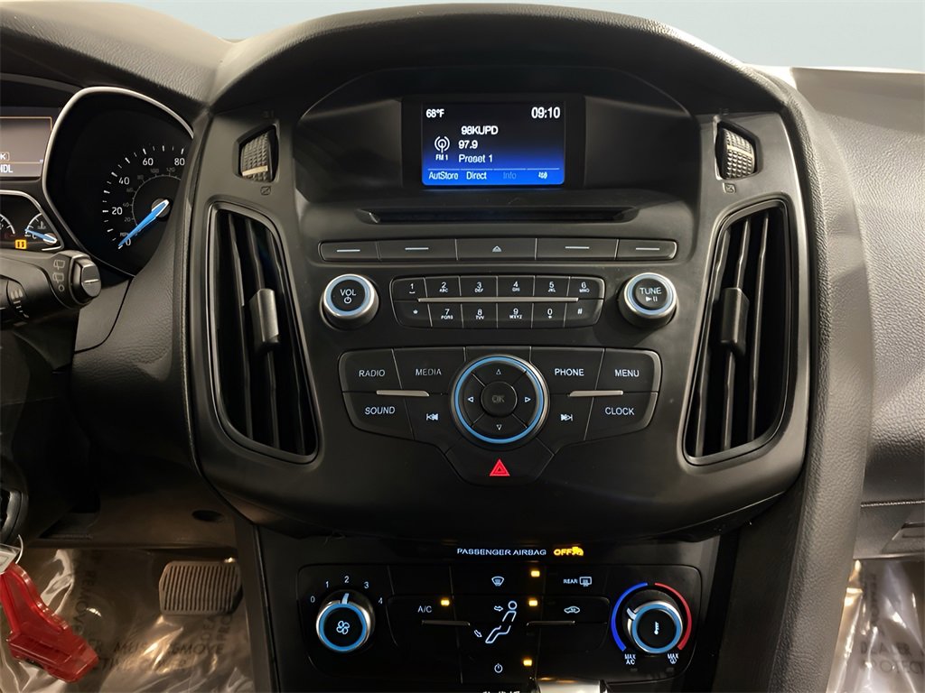 Used 2015 Ford Focus SE image 16