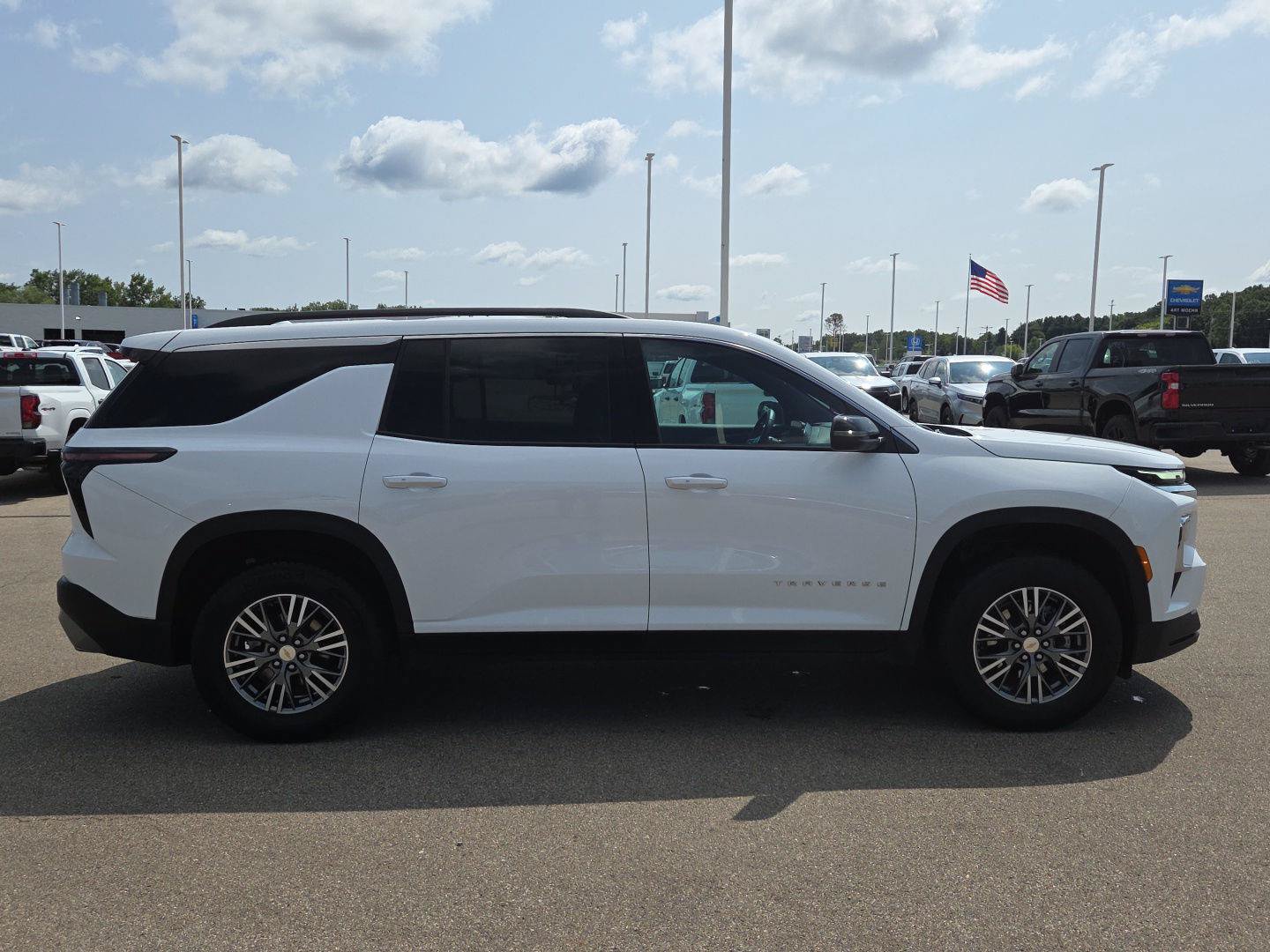 Used 2025 Chevrolet Traverse LT AWD/4WD image 7