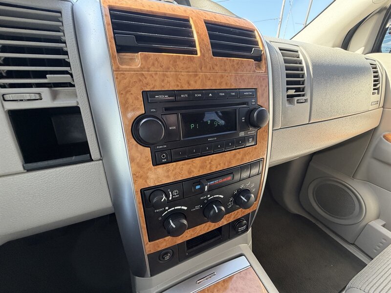 Used 2007 Chrysler Aspen Limited RWD image 19
