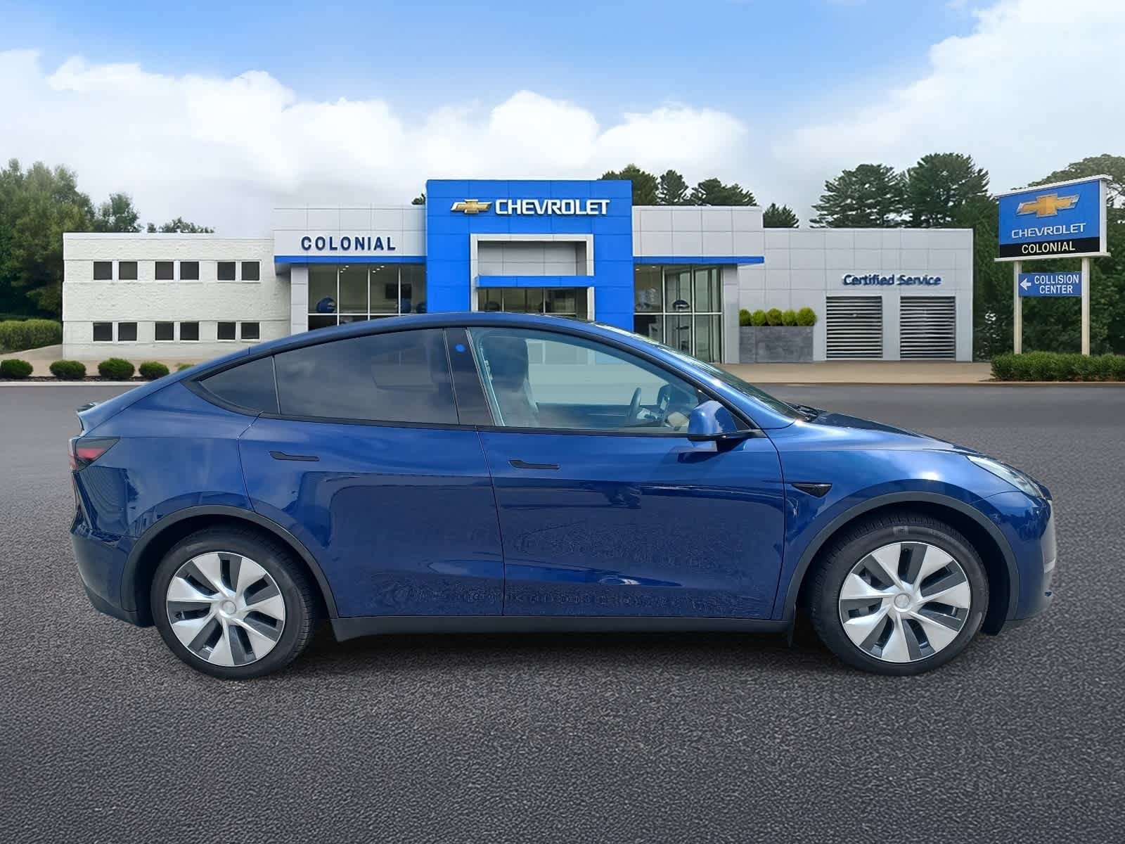 Used 2023 Tesla Model Y AWD image 3