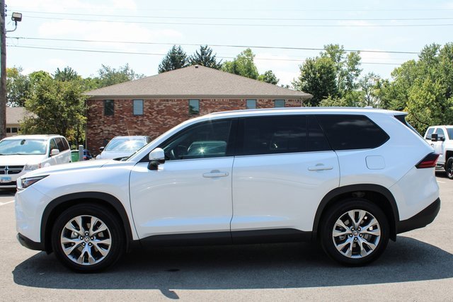 Used 2025 Toyota Grand Highlander AWD image 5