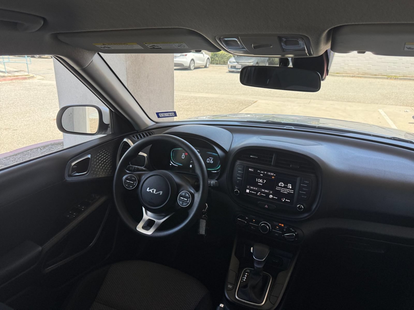 Used 2025 Kia Soul LX w/ LX Technology Package FWD image 32