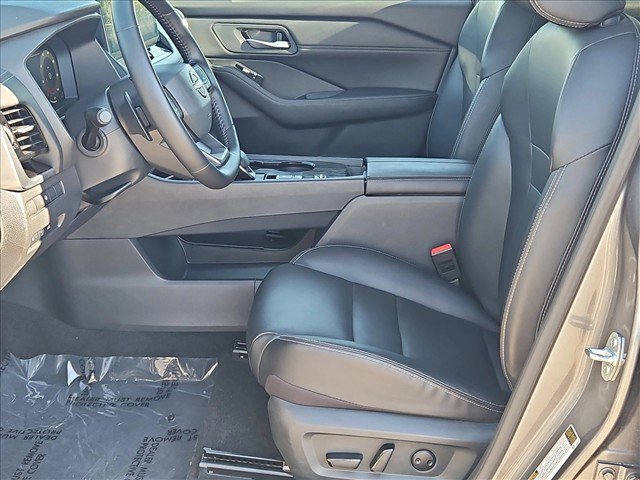 Used 2026 Nissan Rogue SL FWD image 16